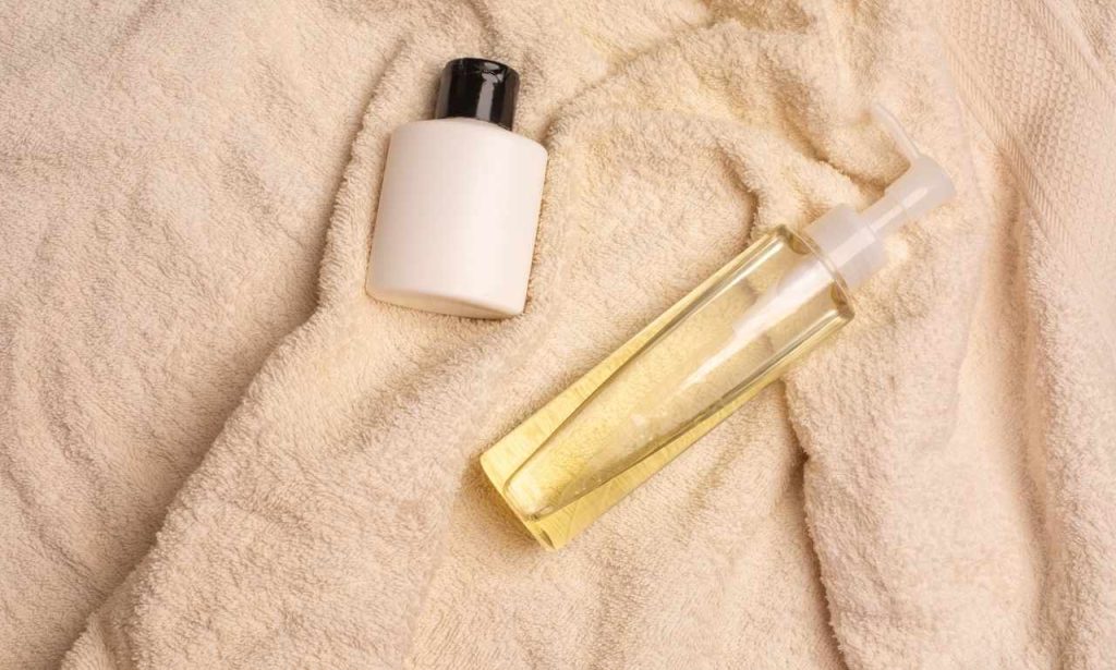 How to Use Cleansing Oil